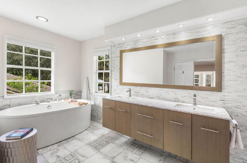 2620 Windham Court Delray Beach, FL 33445 - Photo 25 of 58 a bathroom with a tub sink and mirror