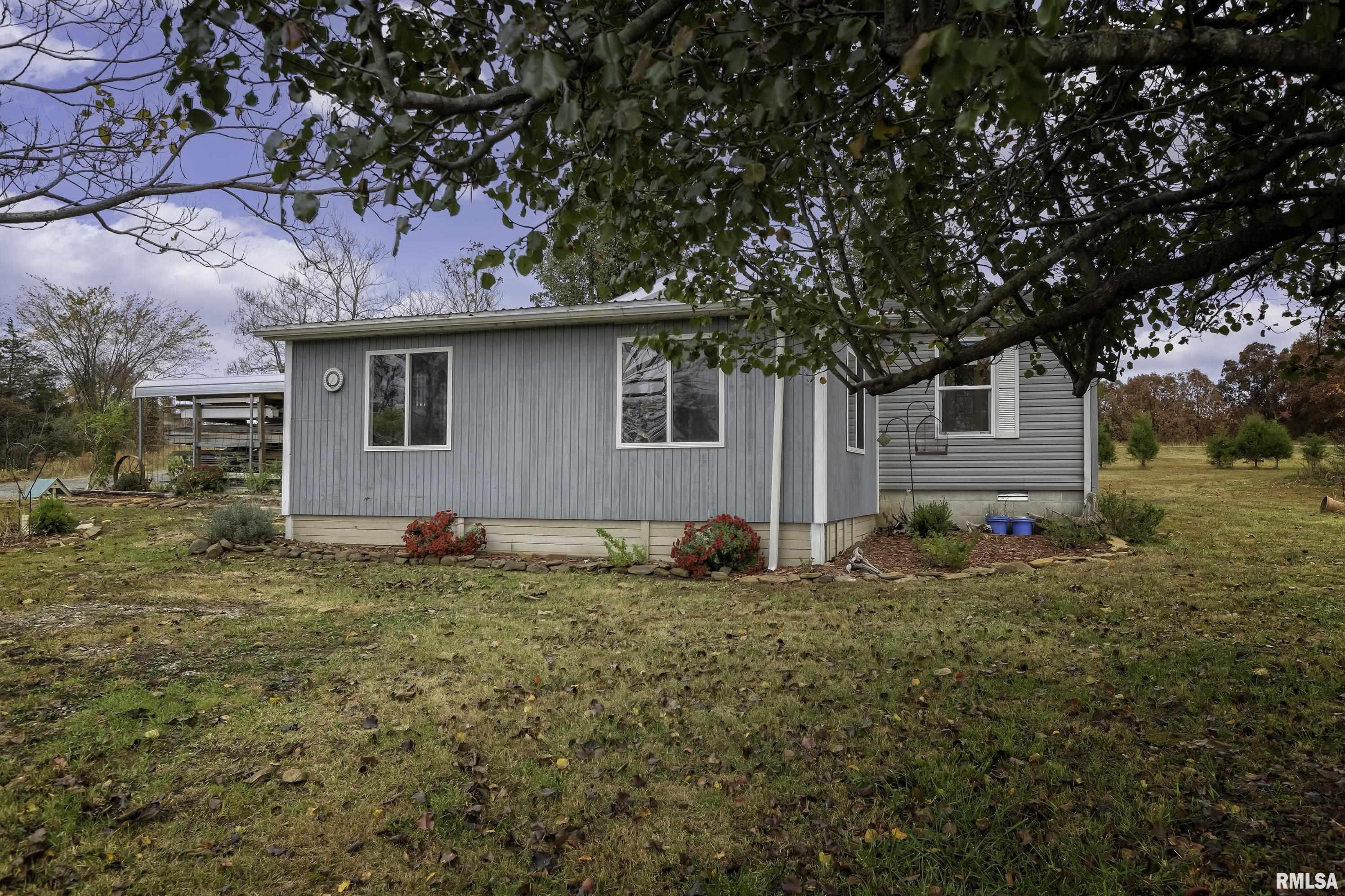 2095 Eagle Point Bay Road Goreville, IL 62939 - Photo 2 of 26
