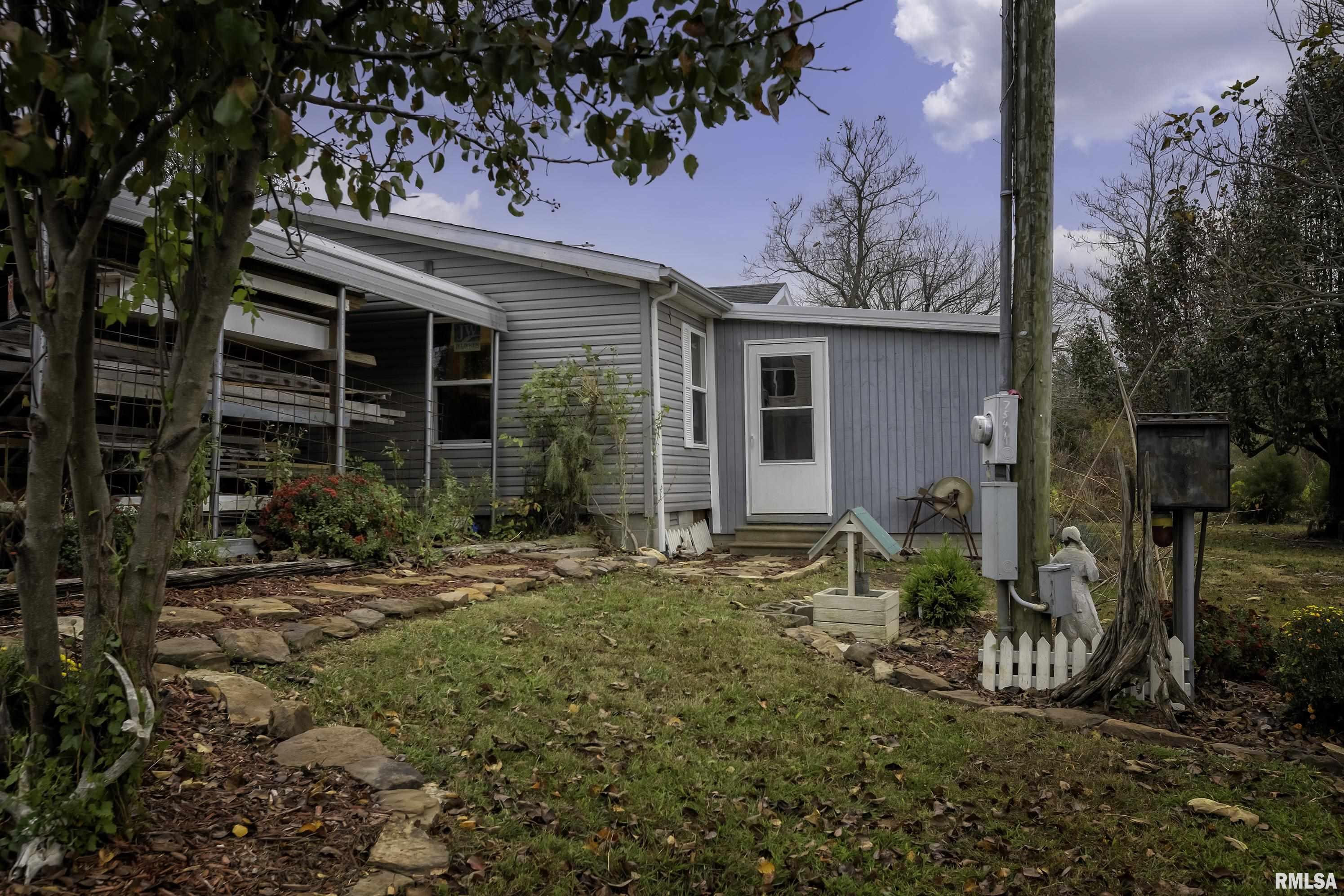 2095 Eagle Point Bay Road Goreville, IL 62939 - Photo 4 of 26