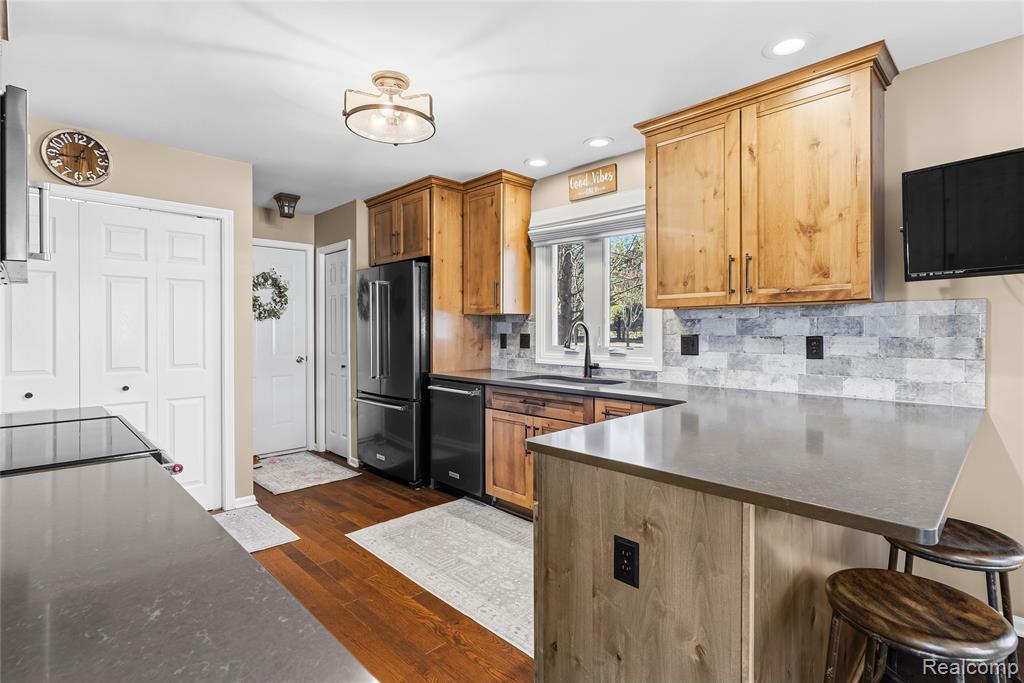 8482 Reid Road Swartz Creek, MI 48473 - Photo 16 of 48 Gallery Image 16