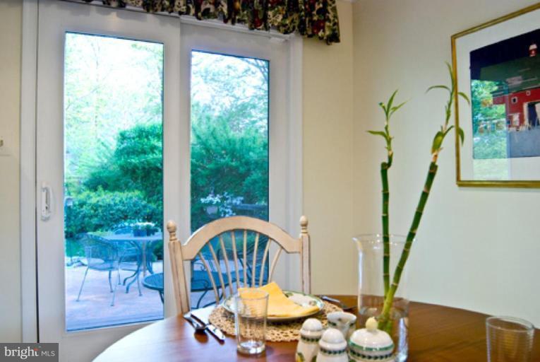 5358 Guinea Road Fairfax, VA 22032 - Photo 5 of 25 Breakfast Area