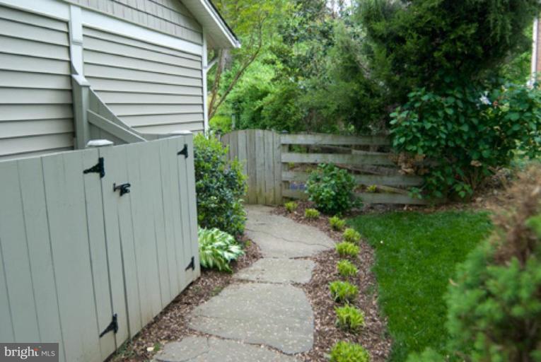 5358 Guinea Road Fairfax, VA 22032 - Photo 7 of 25 side yard leading to back patio