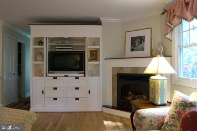 5358 Guinea Road Fairfax, VA 22032 - Photo 10 of 25 Living Room #2