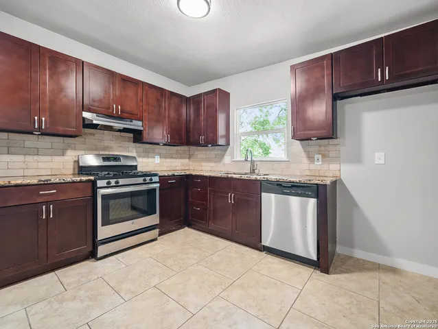 $1,650 | 407 Sharon Drive, San Antonio, TX 78216