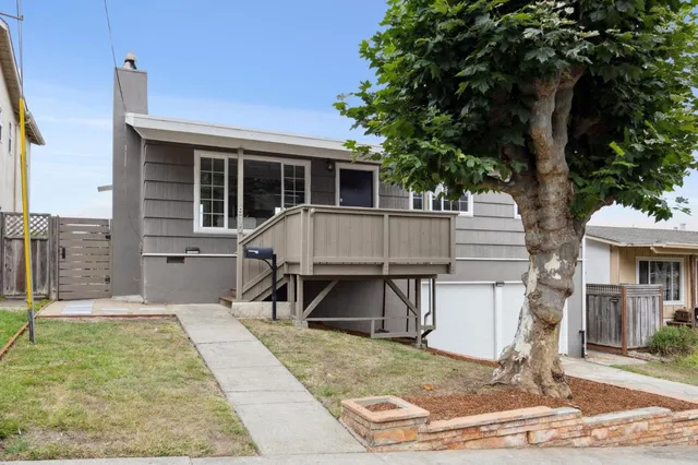 a view of house with outdoor seating space