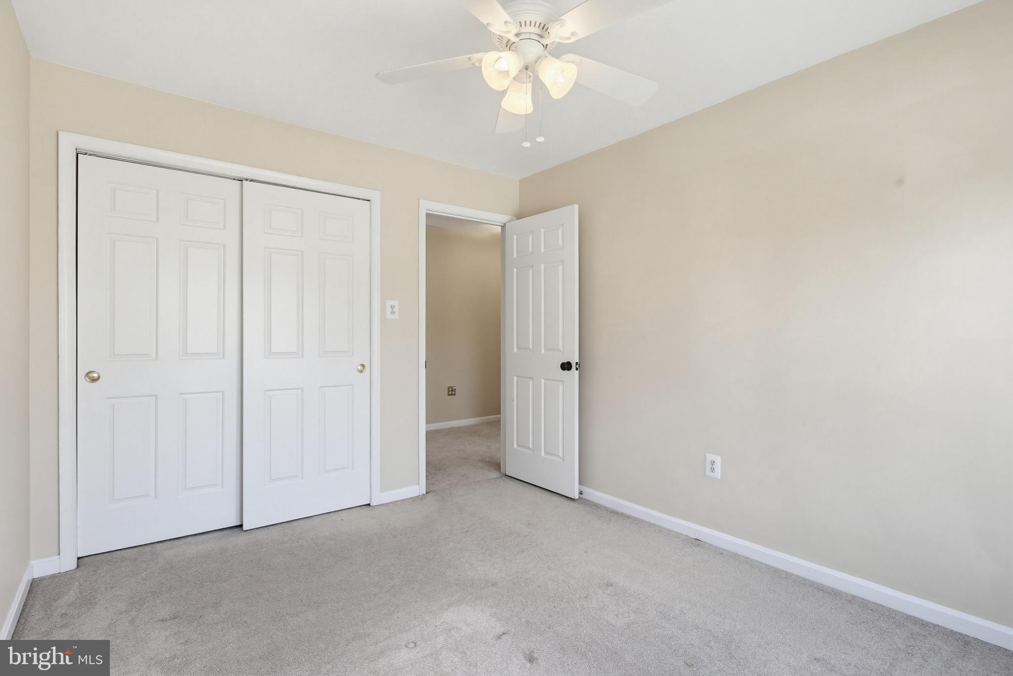 18906 Lindenhouse Road Gaithersburg, MD 20879 - Photo 29 of 48 an empty room with a ceiling fan and a window