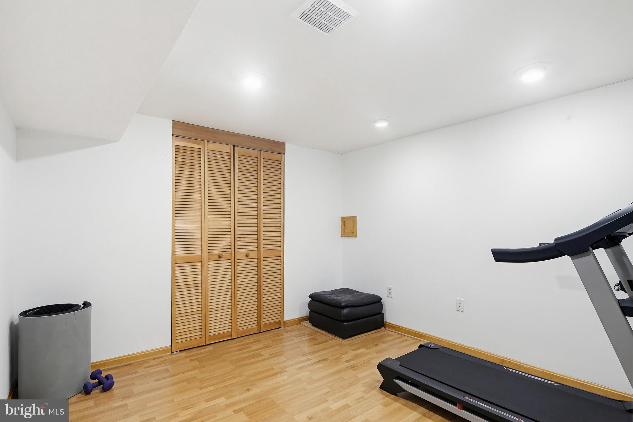 18906 Lindenhouse Road Gaithersburg, MD 20879 - Photo 36 of 48 a view of room with wooden floor and chair