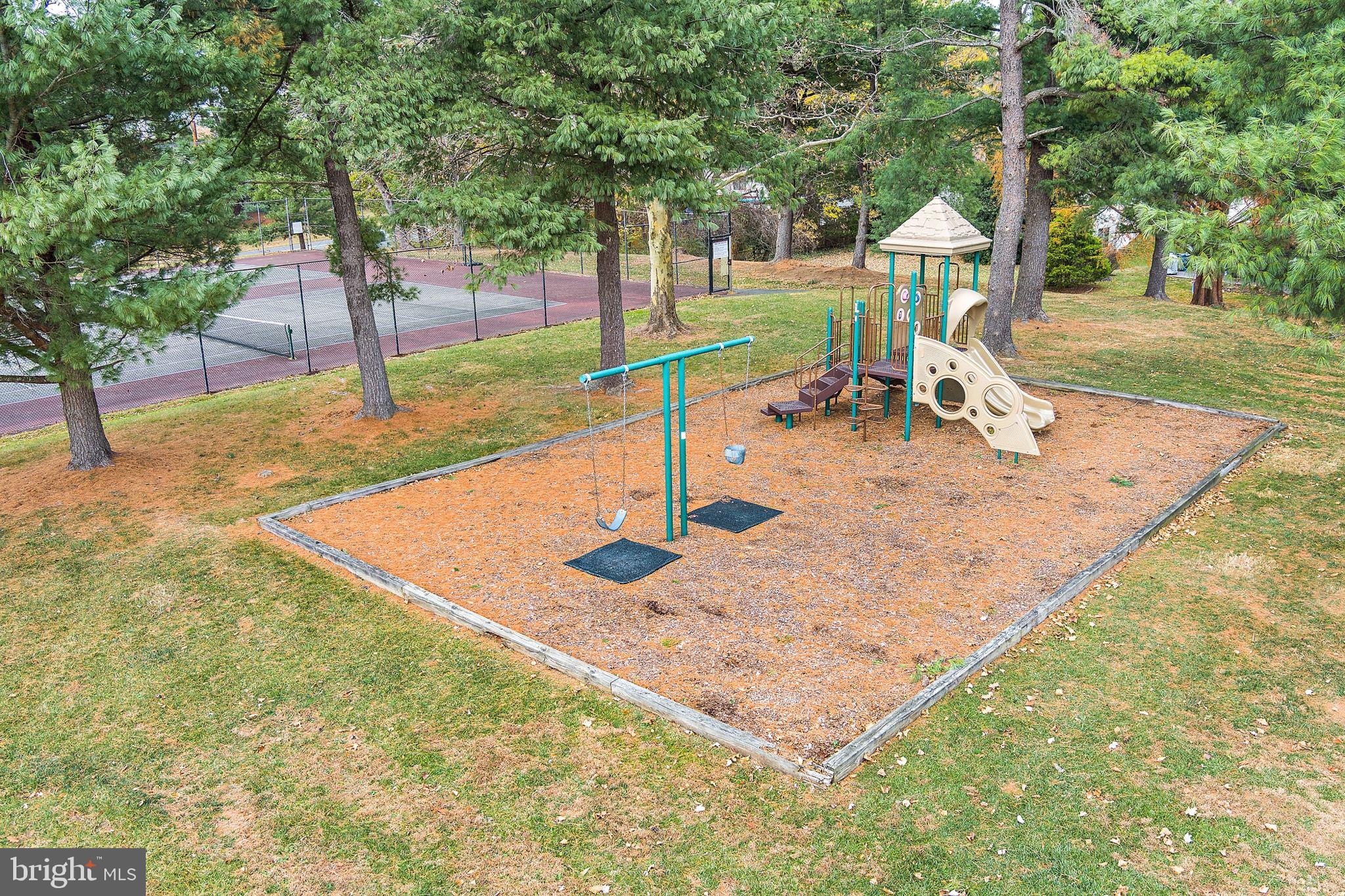 18906 Lindenhouse Road Gaithersburg, MD 20879 - Photo 46 of 48 a view of a backyard with green space