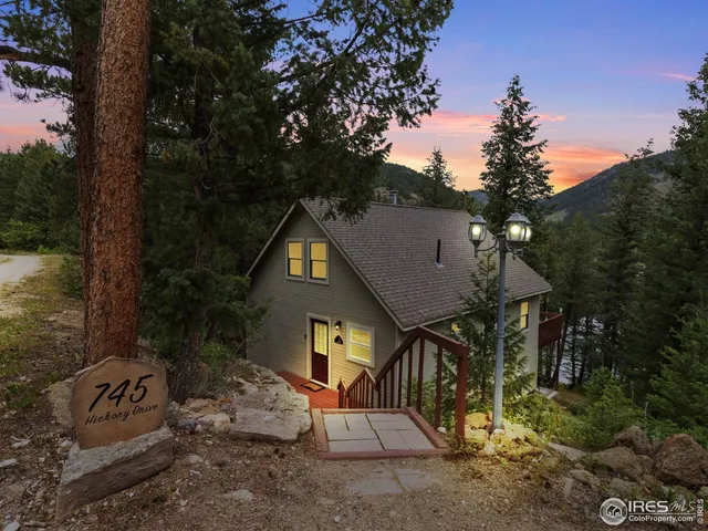 $699,000 | 745 Hickory Drive, Lyons, CO 80540