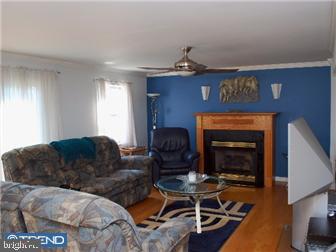 864 Cricket Road Secane, PA 19018 - Photo 5 of 12 Family Room