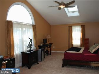 864 Cricket Road Secane, PA 19018 - Photo 6 of 12 Bedroom - Main