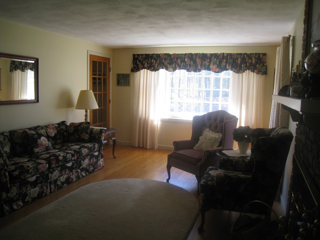 25 Amble Road Chelmsford, MA 01824 - Photo 4 of 20