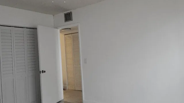 $2,000 | 1523 Lake Crystal Drive, Unit E, West Palm Beach, FL 33411