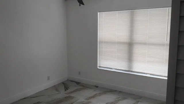 $2,000 | 1523 Lake Crystal Drive, Unit E, West Palm Beach, FL 33411