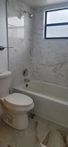 $2,000 | 1523 Lake Crystal Drive, Unit E, West Palm Beach, FL 33411