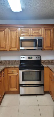 $2,000 | 1523 Lake Crystal Drive, Unit E, West Palm Beach, FL 33411