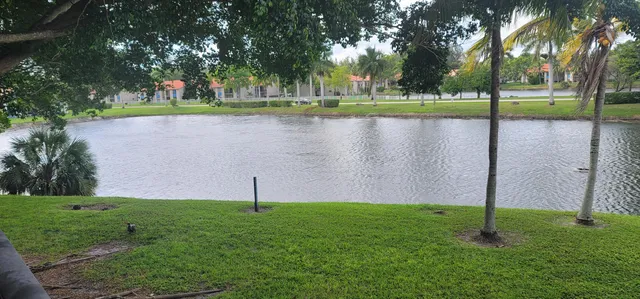 $2,000 | 1523 Lake Crystal Drive, Unit E, West Palm Beach, FL 33411