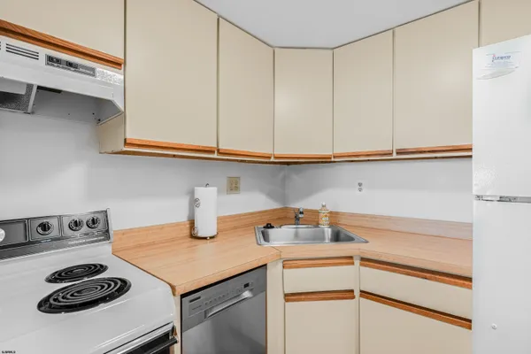 $18,000 | 9609 Pacific Avenue, Unit 2, Margate City, NJ 08402