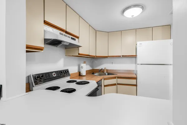 $18,000 | 9609 Pacific Avenue, Unit 2, Margate City, NJ 08402