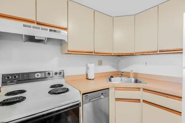 $18,000 | 9609 Pacific Avenue, Unit 2, Margate City, NJ 08402