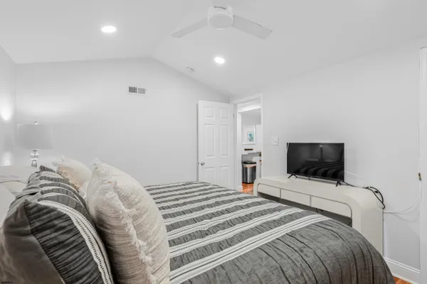 $18,000 | 9609 Pacific Avenue, Unit 2, Margate City, NJ 08402