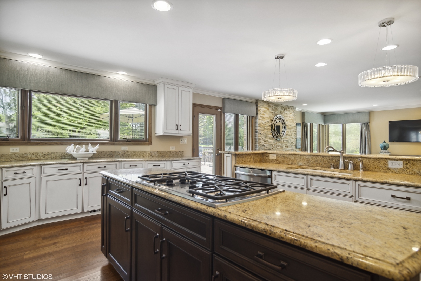 26 Carlisle Road Hawthorn Woods, IL 60047 - Photo 8 of 35 Gallery Image 8