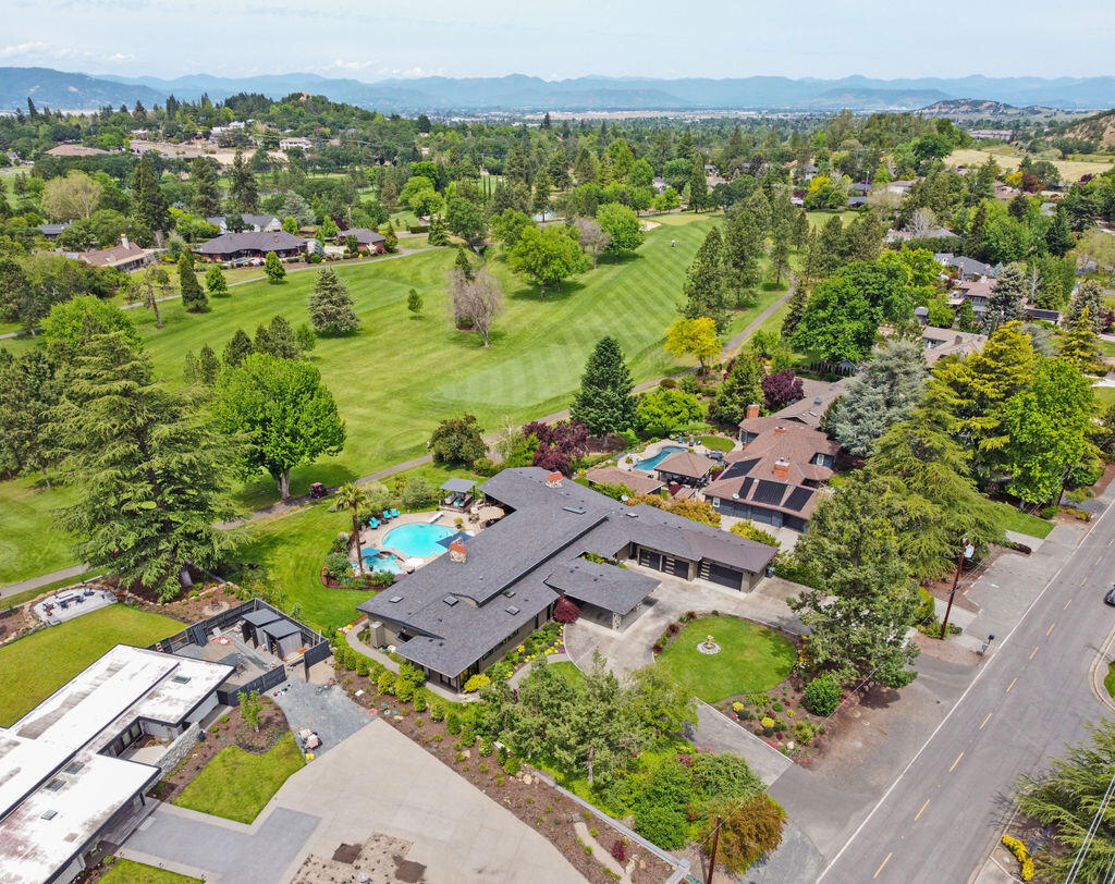 124 South Foothill Road Medford, OR 97504 - Photo 10 of 77 SF(12)