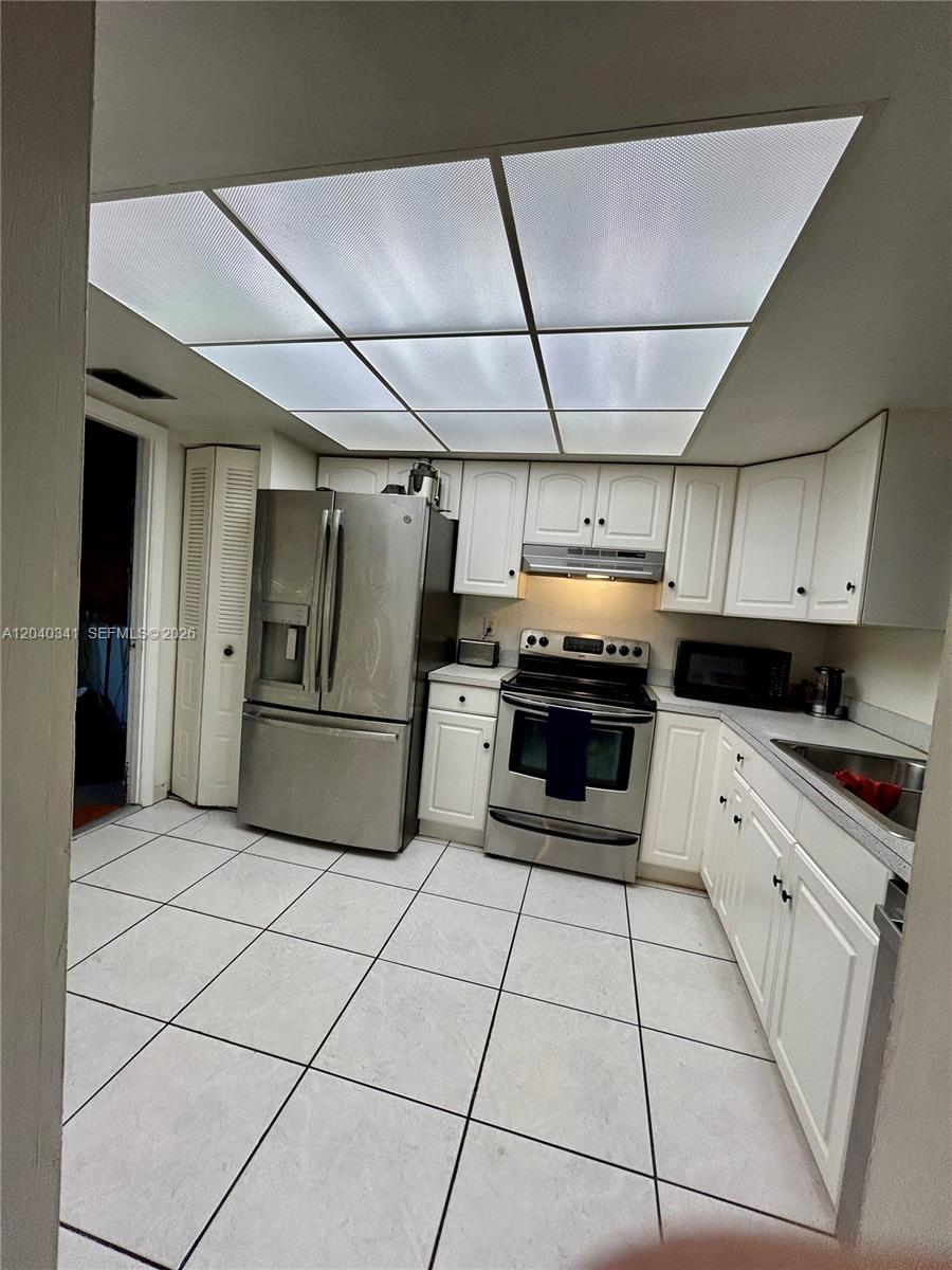 7262 Southwest 1st Street Margate, FL 33068 - Photo 4 of 6