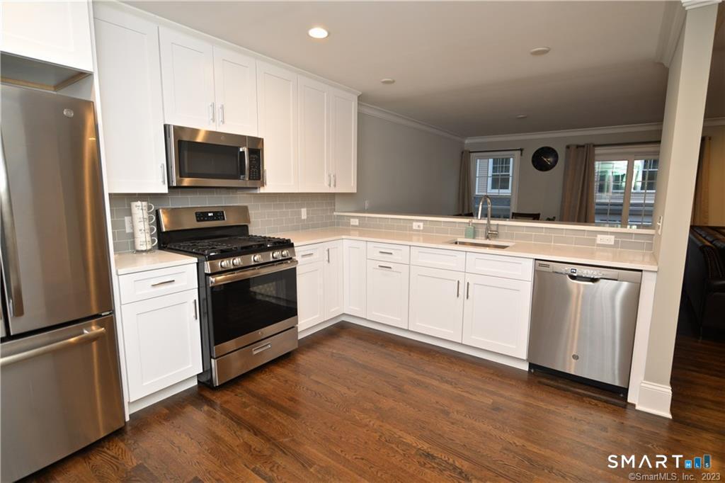 115-71 Colonial Road Stamford, CT 06906 - Photo 6 of 29 Kitchen opens to Dining area