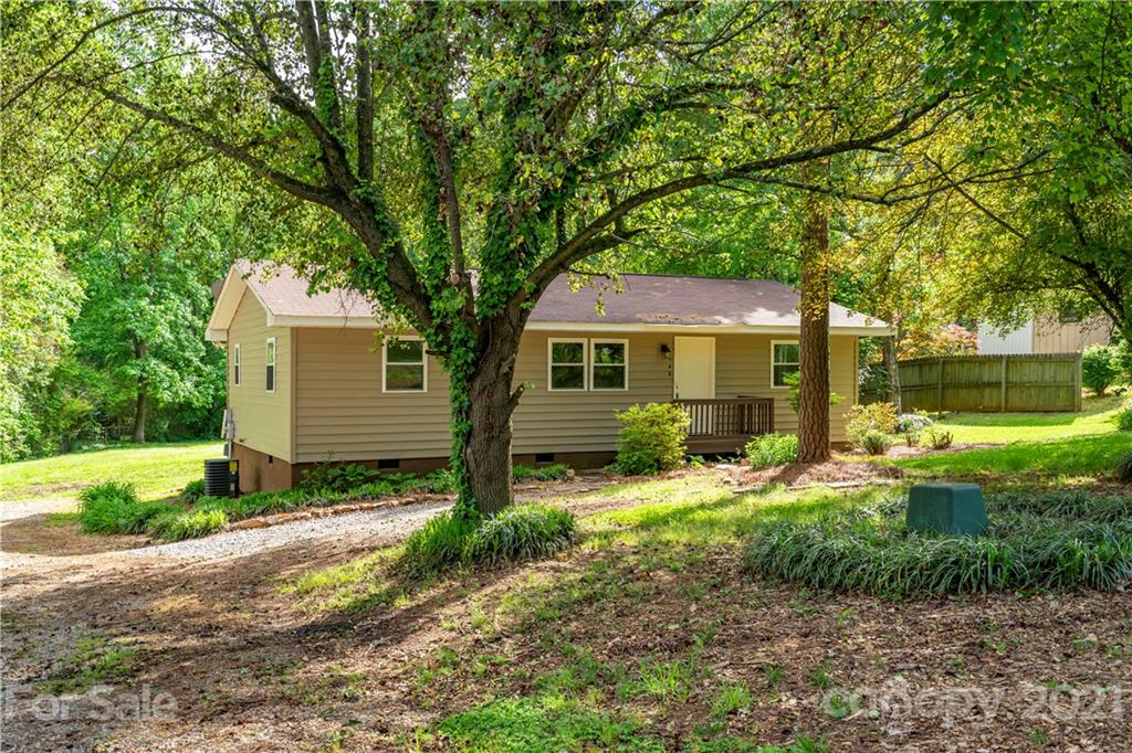 348 Faith Road Mooresville, NC 28115 - Photo 2 of 27 Gallery Image 2