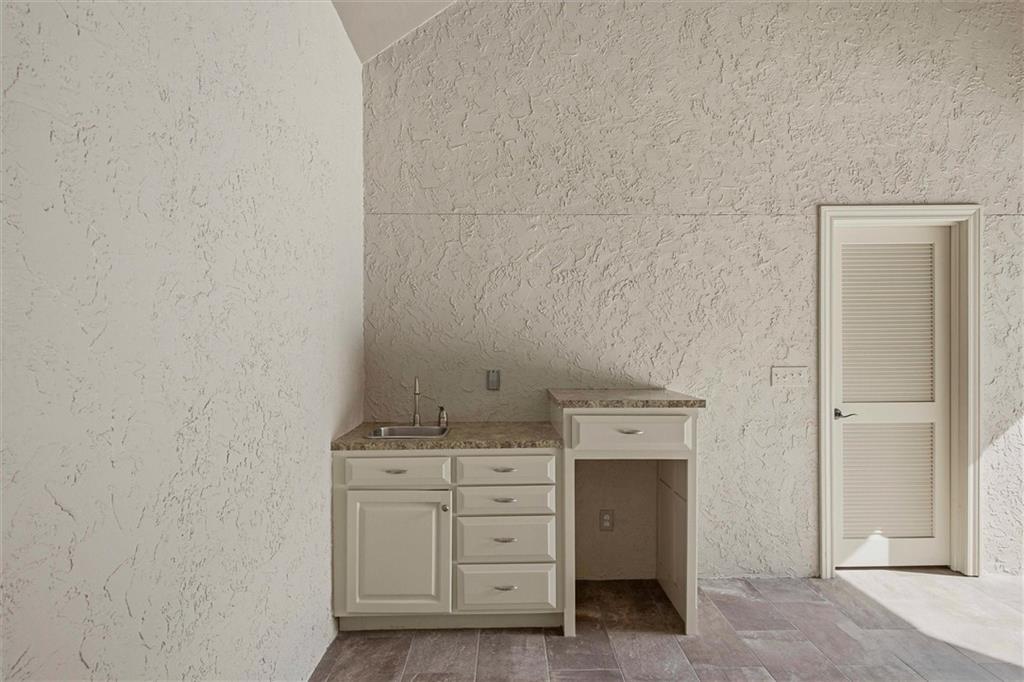 469 Northwest Riven Rock Place Lee's Summit, MO 64081 - Photo 11 of 86