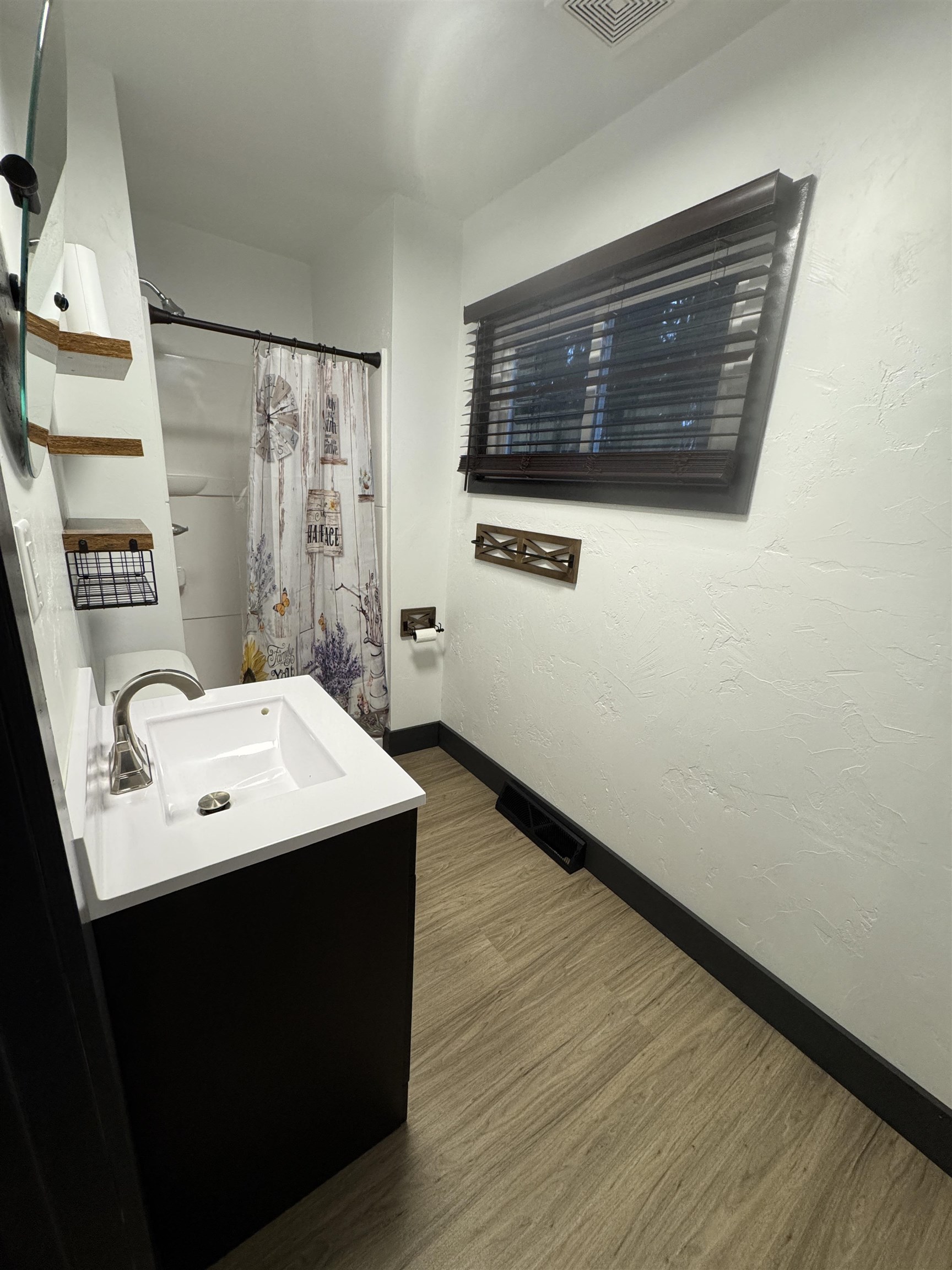 618 East Division Street Shawano, WI 54166 - Photo 10 of 23