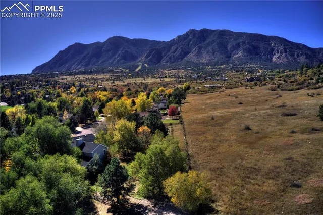 a view of residential houses and mountain view