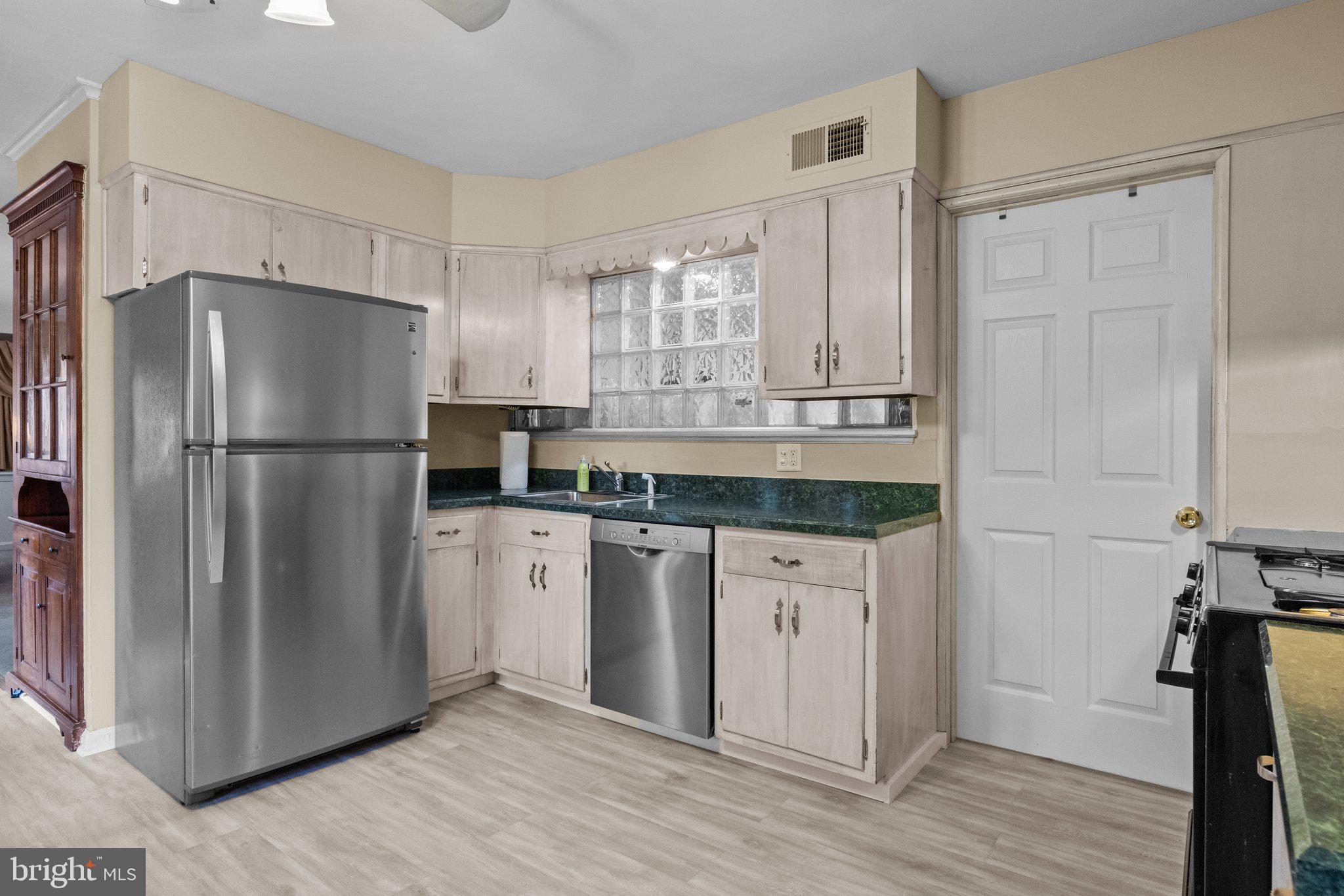 741 Bellevue Avenue Langhorne, PA 19047 - Photo 34 of 70 Eat In Kitchen