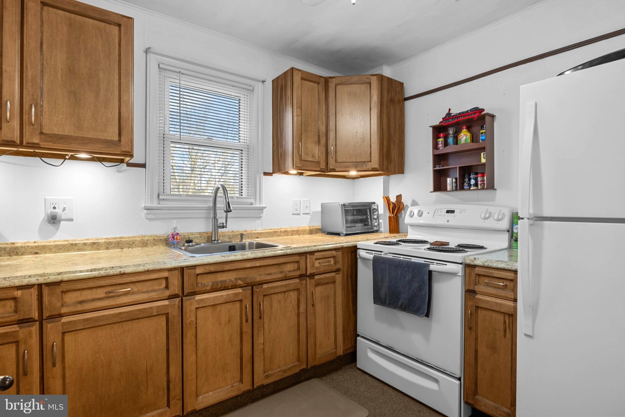 741 Bellevue Avenue Langhorne, PA 19047 - Photo 41 of 70 Multi Family / Second Level Kitchen