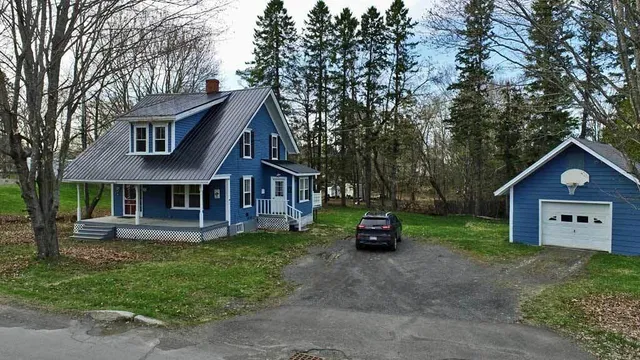 $114,900 | 33 Columbia Street, Houlton, ME 04730