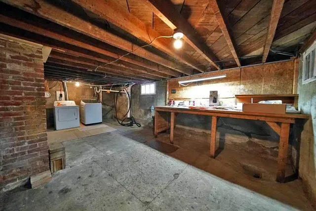 $114,900 | 33 Columbia Street, Houlton, ME 04730