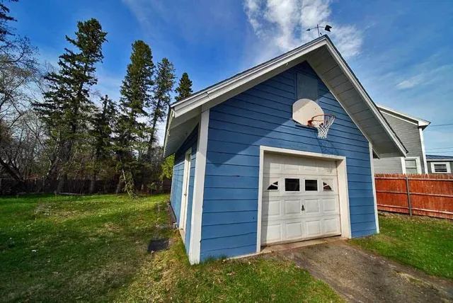 $114,900 | 33 Columbia Street, Houlton, ME 04730