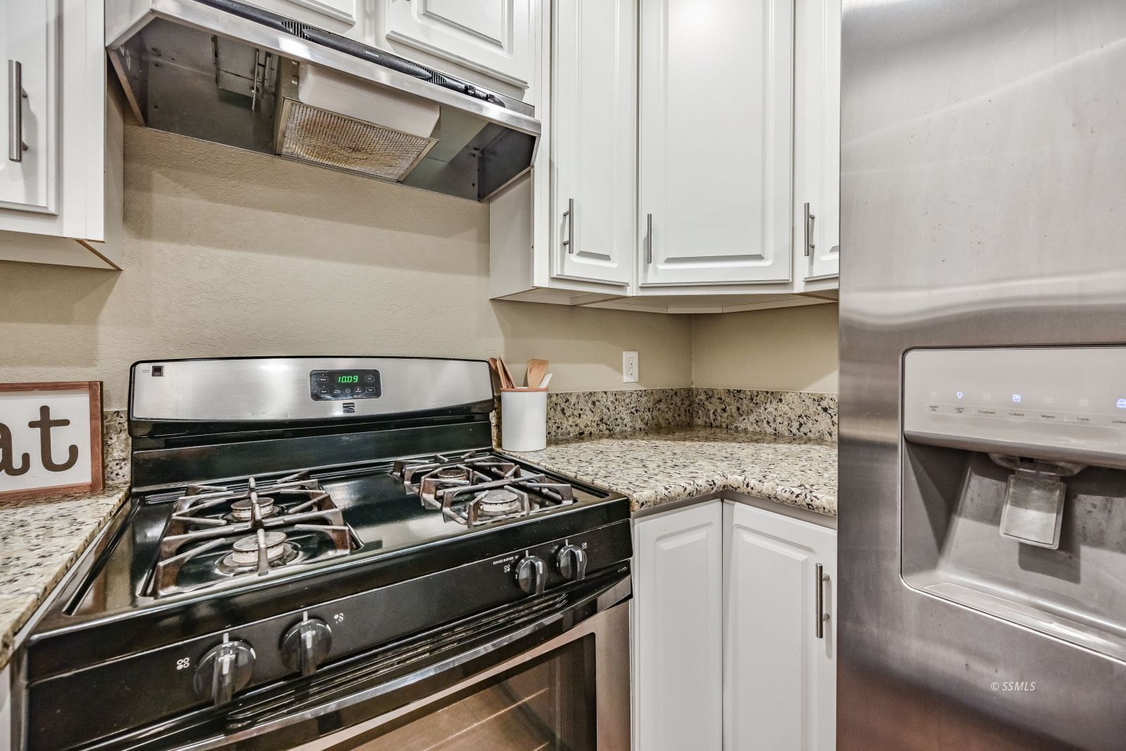229 South Broadway Street Ridgecrest, CA 93555 - Photo 13 of 40