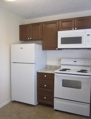 $1,650 | 7103 Glenmoor Drive, West Palm Beach, FL 33409