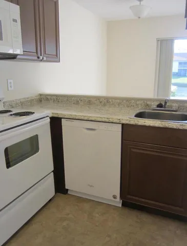 $1,650 | 7103 Glenmoor Drive, West Palm Beach, FL 33409