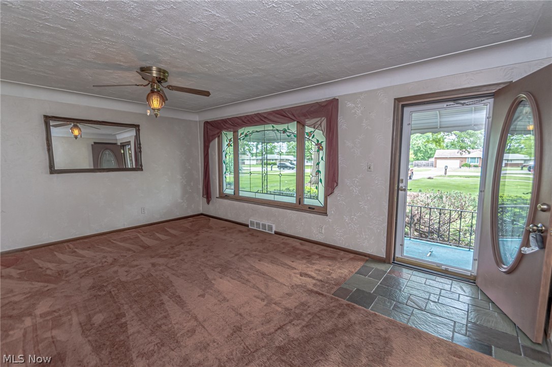 6142 Engle Road Brook Park, OH 44142 - Photo 4 of 23 Gallery Image 4