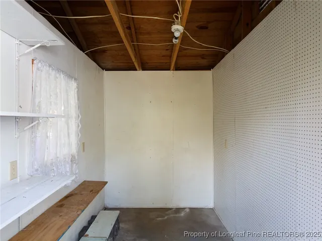 a view of utility room