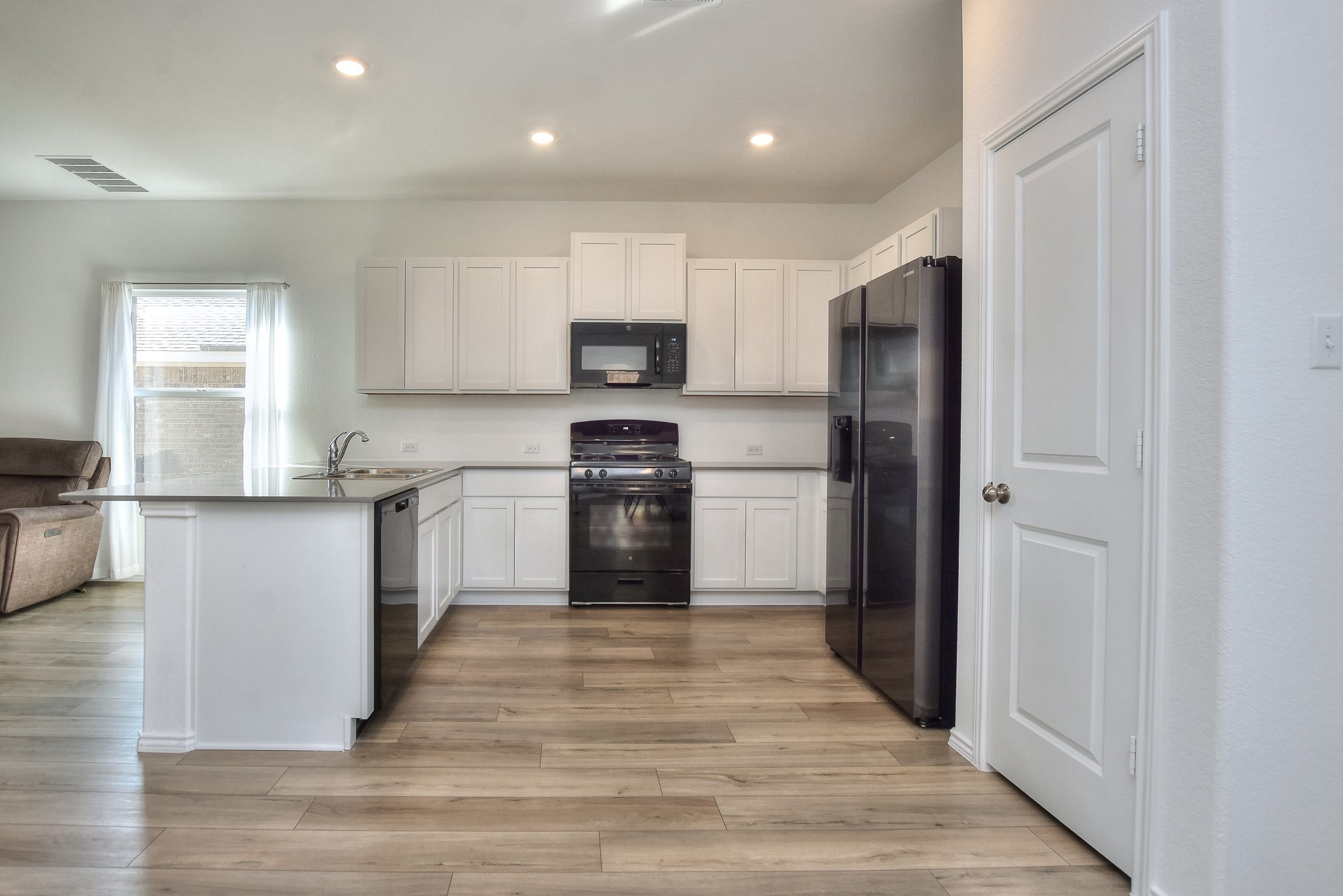2221 Four Waters Loop Georgetown, TX 78628 - Photo 15 of 40 Kitchen