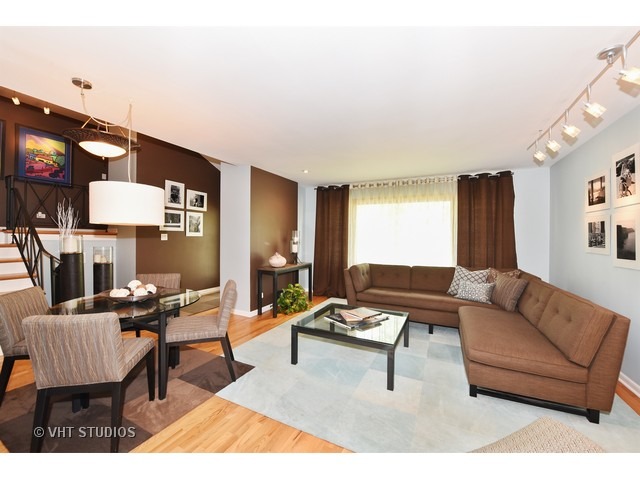 469 Repton Road Riverside, IL 60546 - Photo 3 of 15