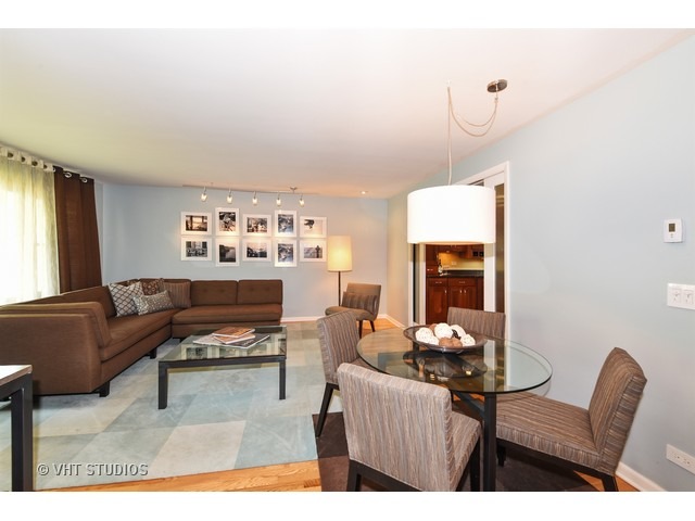 469 Repton Road Riverside, IL 60546 - Photo 4 of 15