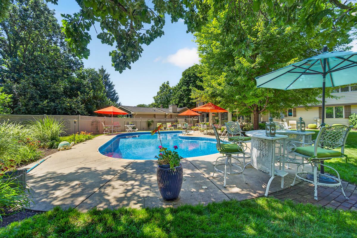 8419 110th Avenue Pleasant Prairie, WI 53158 - Photo 33 of 41 8419 Pool 3