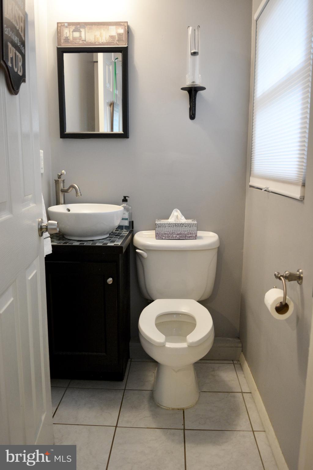 711 South Harmony Road Newark, DE 19713 - Photo 5 of 23 Powder Room