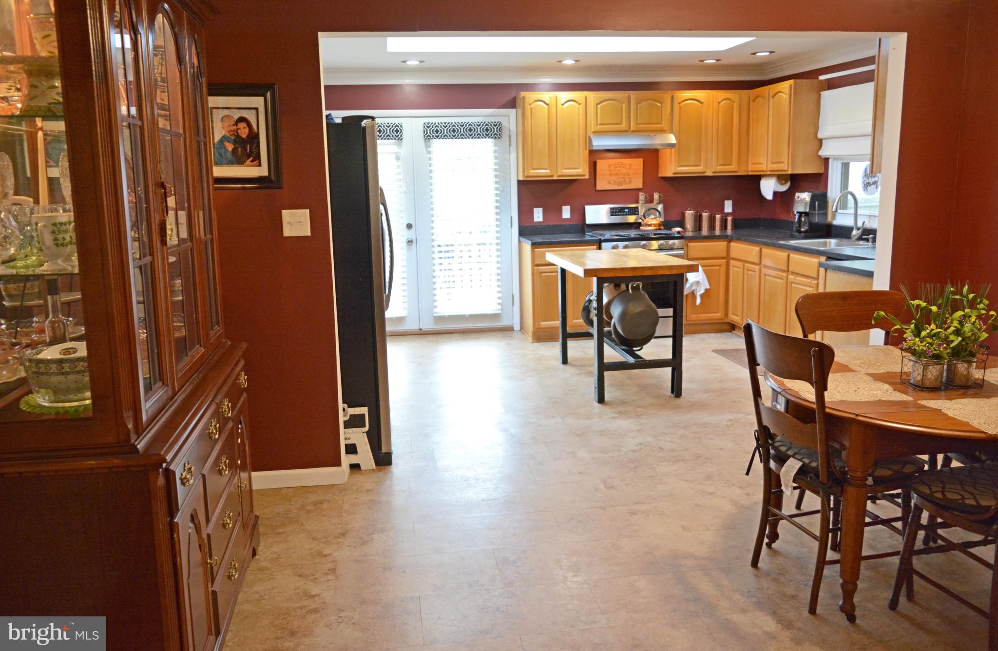 711 South Harmony Road Newark, DE 19713 - Photo 8 of 23 Dining Room opens to the Kitchen