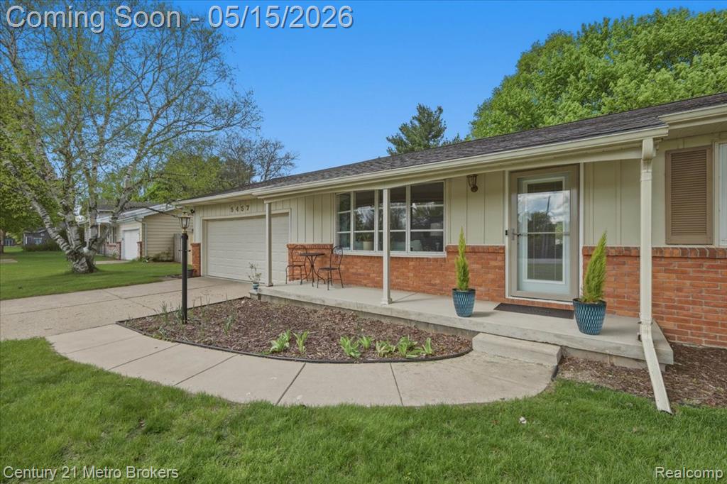 5457 North Seymour Road Flushing, MI 48433 - Photo 3 of 43